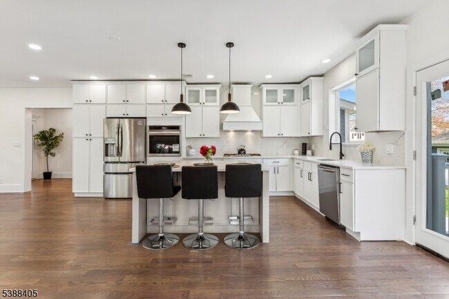 Building Photo - 648 E Broad St