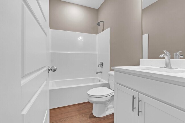 Building Photo - 557 Lundee St