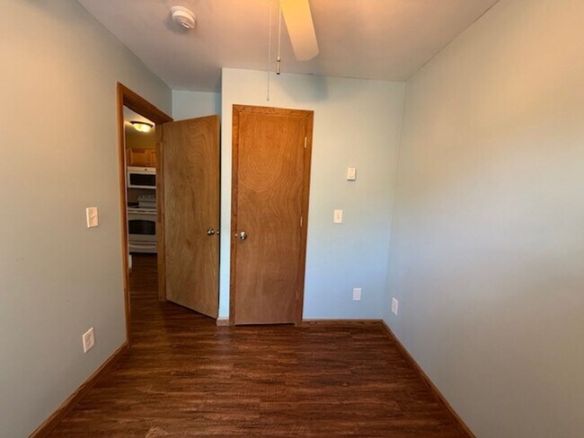 Building Photo - Beautifully Remodeled Duplex in the Villag...