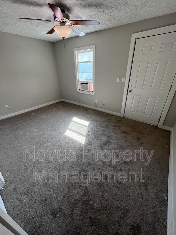 Building Photo - 304 Cedar St