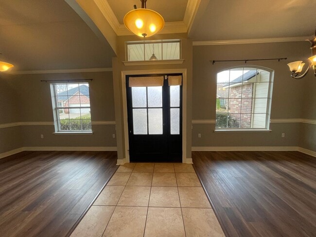 Building Photo - Riverbrooke Subdivision Beauty! Move in Ready!