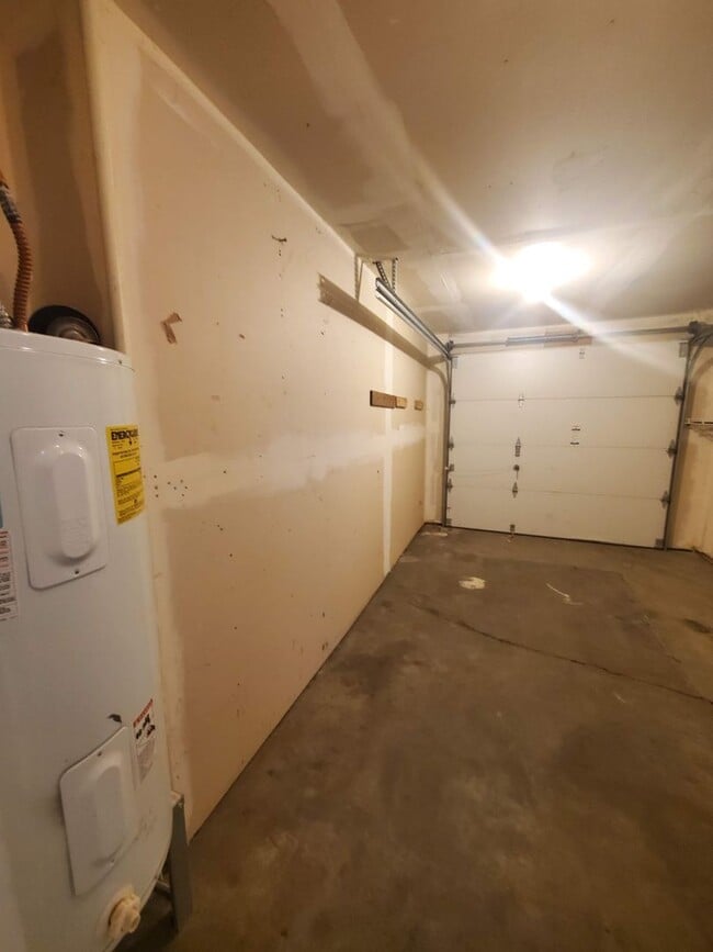 Building Photo - 1129 1/2 West 16th St., Port Angeles, WA 98362