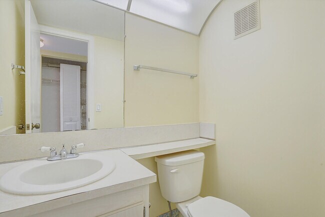 Building Photo - 177 Newport Dr
