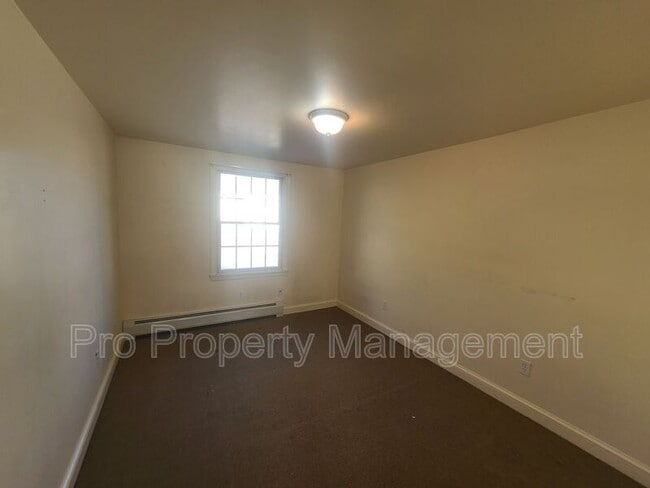 Building Photo - 133 Railroad St