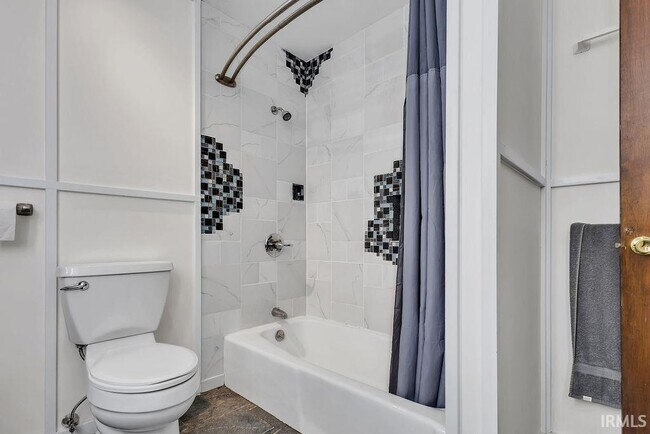 Building Photo - 4425 E Cambridge Ct