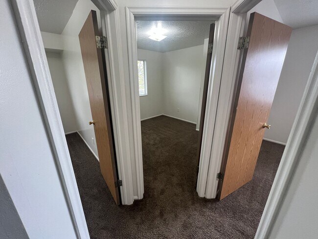 Building Photo - Cozy 3B/1 Bath Townhome in West Valley
