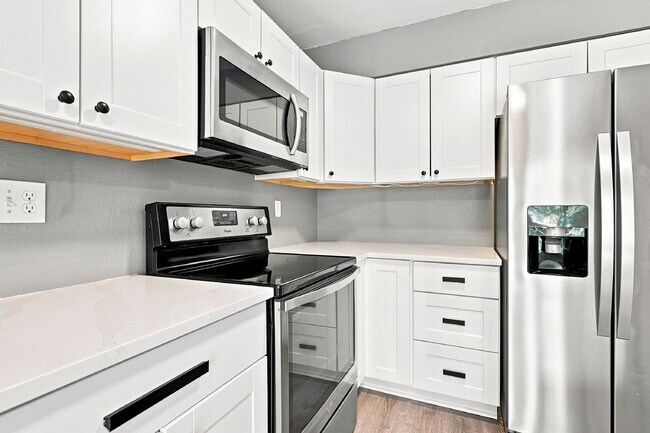 Building Photo - $2,470.95, 2 Bed, 2.5 bath Townhome in Centennial with in unit Laundry!