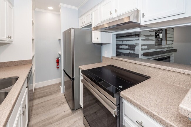 Building Photo - 2 Bedroom, 2 Bathroom Condo in Woodscape - Mt Pleasant