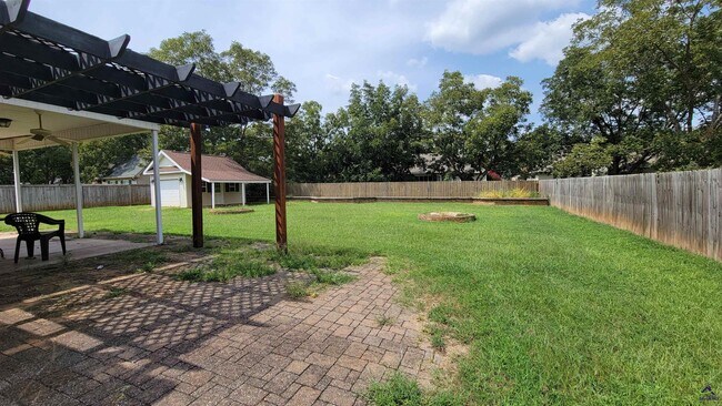 Building Photo - 203 Duke Ln