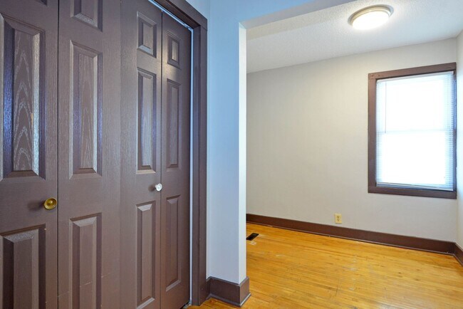 Building Photo - Spacious 4 Bed / 2 Bath Home – Minutes from Grand Casino Arena