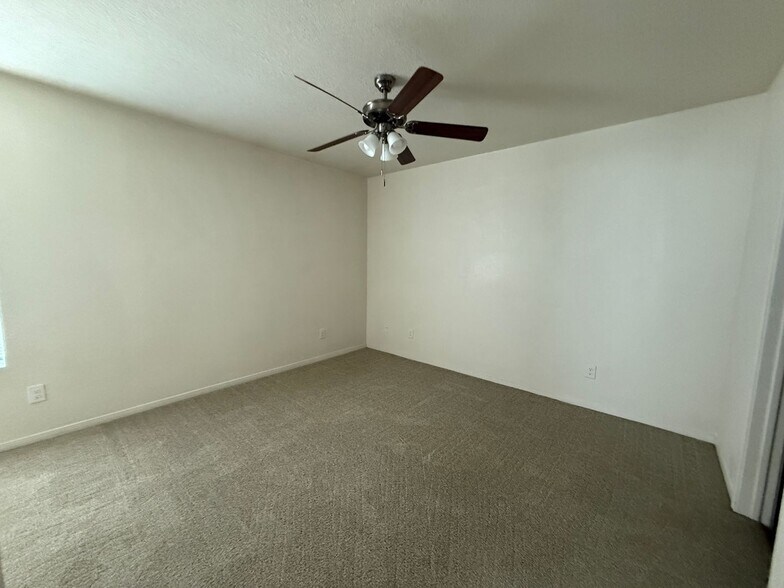 Building Photo - 4609 Waterproof Dr