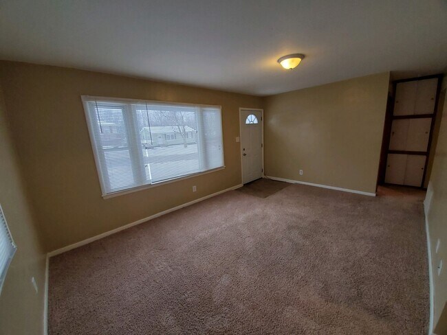 Building Photo - 2 Bedroom Home on South Union!
