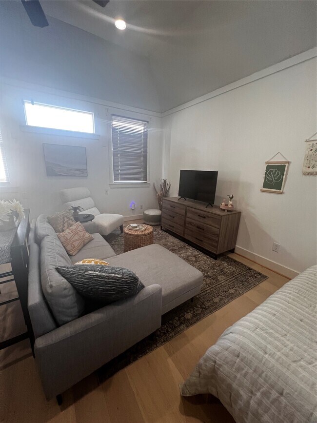 Building Photo - 5303 Nett St