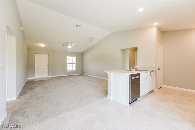 Building Photo - 858 Carbon St E