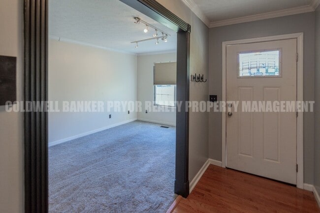 Building Photo - 531 Indian Hills Dr