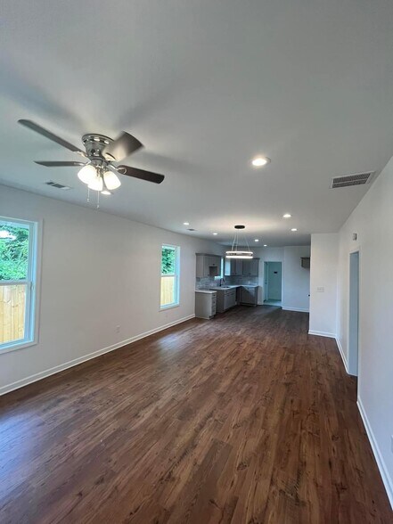 Building Photo - 898 Faxon Ave