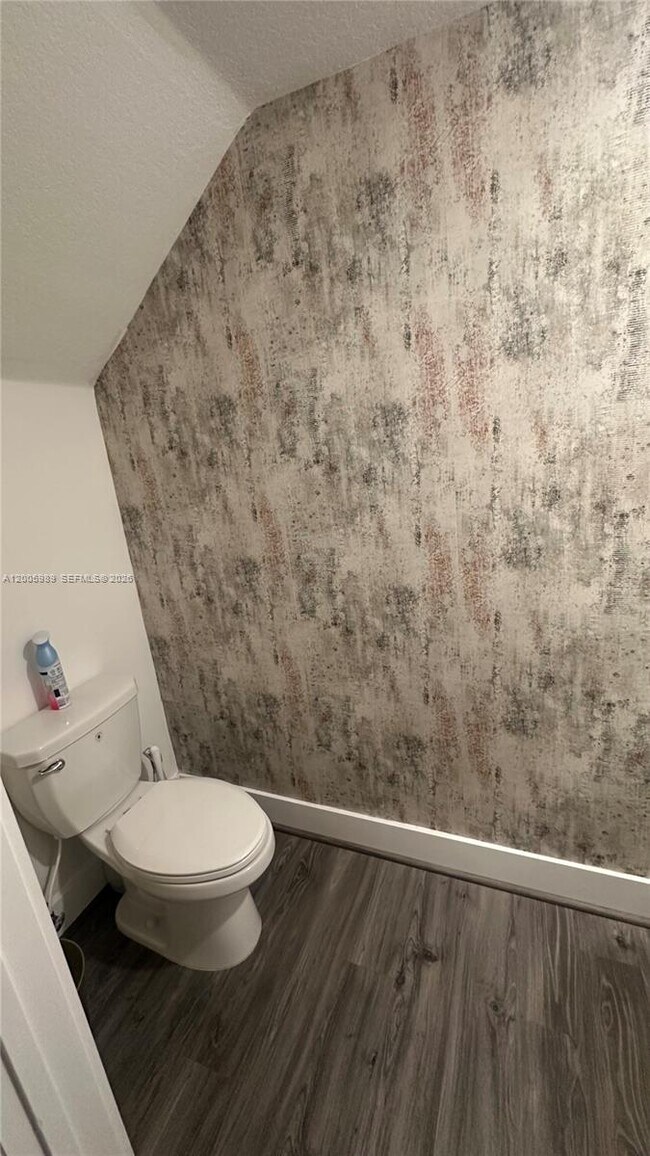 Building Photo - 3423 W 110th St