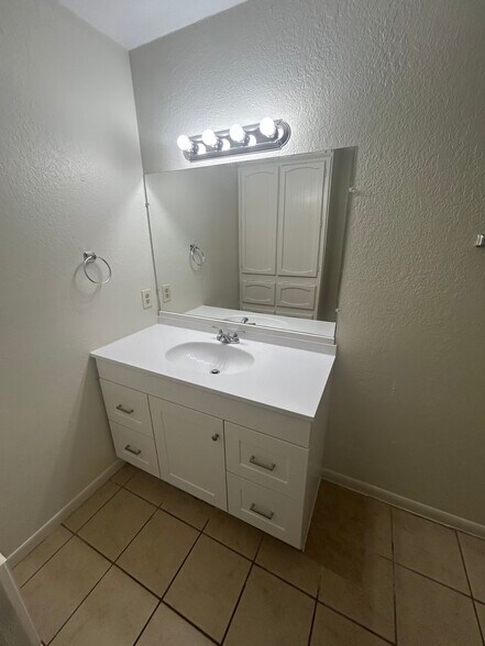 Building Photo - 540 Sierra Blanca Dr