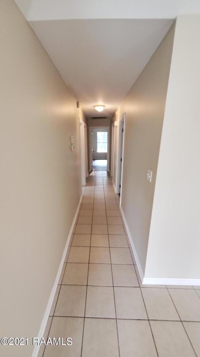 Building Photo - 122 Earline Dr