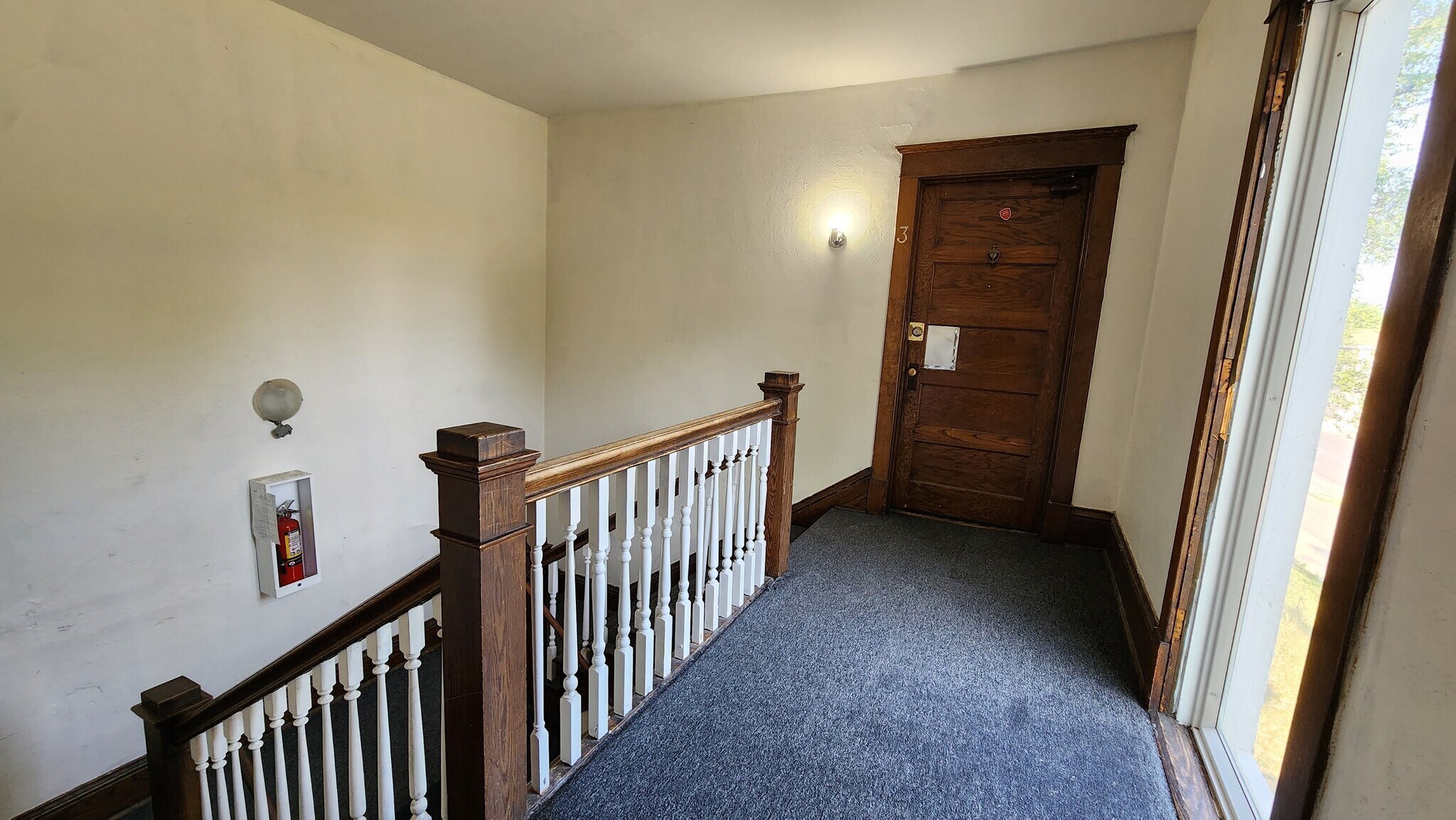 Front hallway common - 1422 26th Ave N