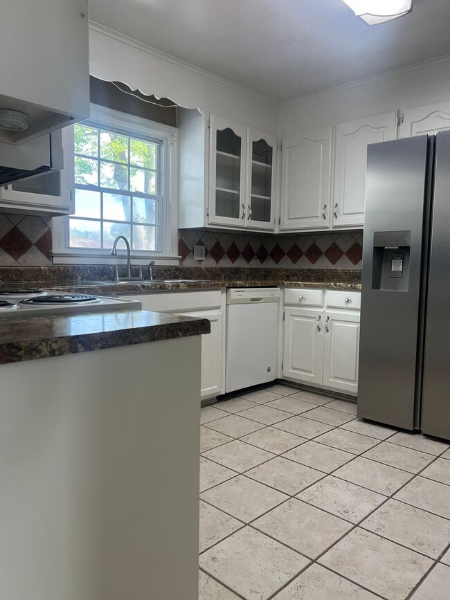 Building Photo - 848 Catalina Dr