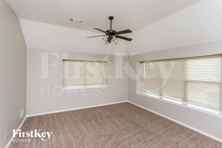 Building Photo - 921 Lucetta St