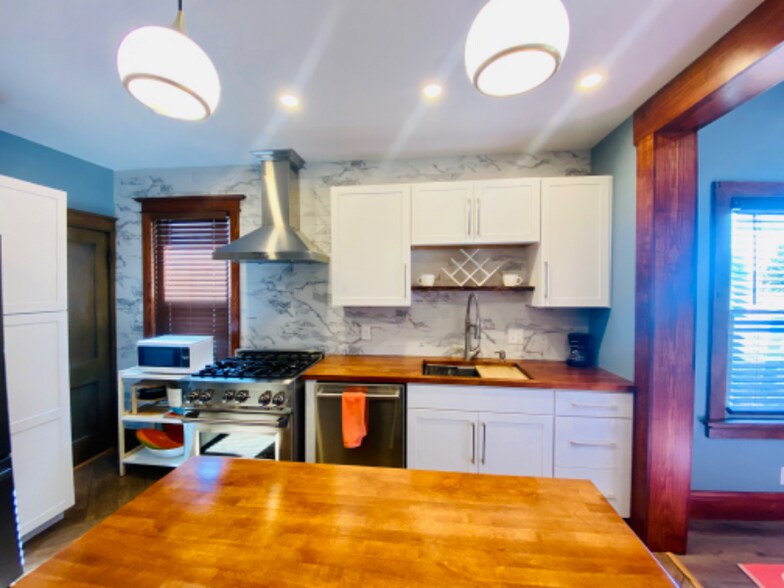 Building Photo - 4080 Burgen Ave