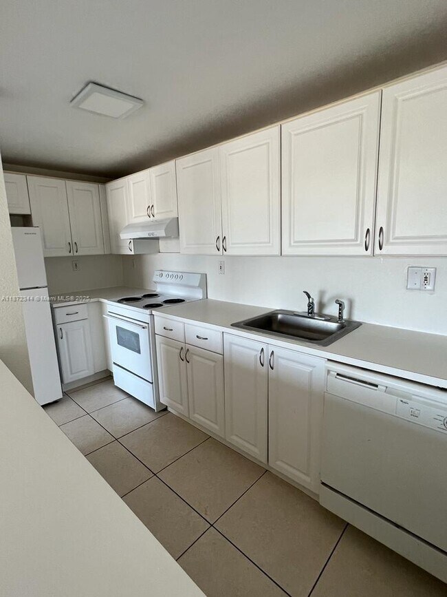 Building Photo - 17600 NW 68th Ave