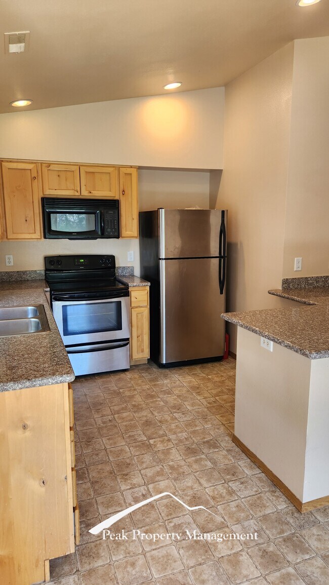 Building Photo - 210 Ascent Ct