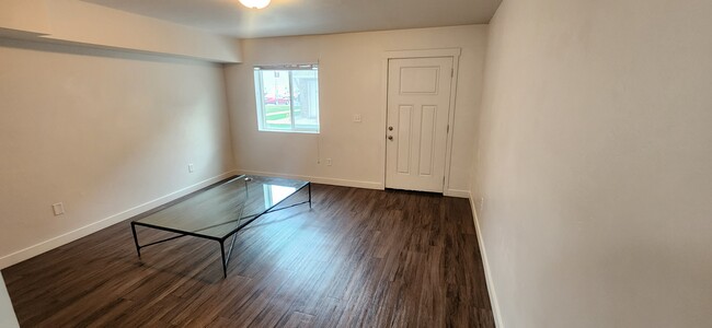 Building Photo - 68 E 700 N