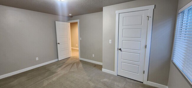 Building Photo - $2,000 OFF 4-bed, 3.5-bath Townhome Available Now!