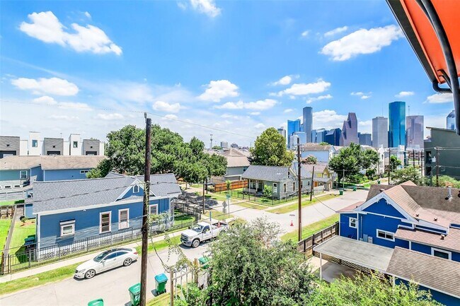 Building Photo - 1523 Hickory St