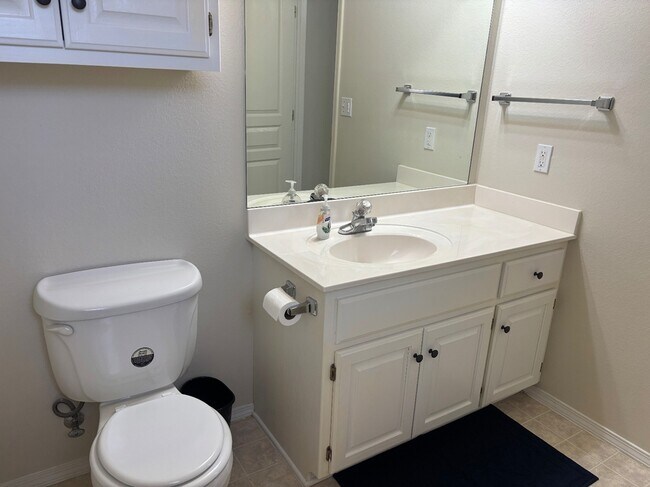 Building Photo - 2310 S Hickory St