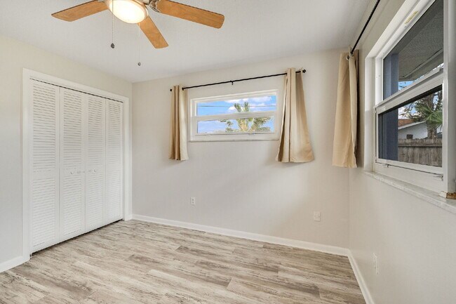 Building Photo - Beautiful 4 bedroom, 2 bathroom in Satellite Beach! NO HOA!!