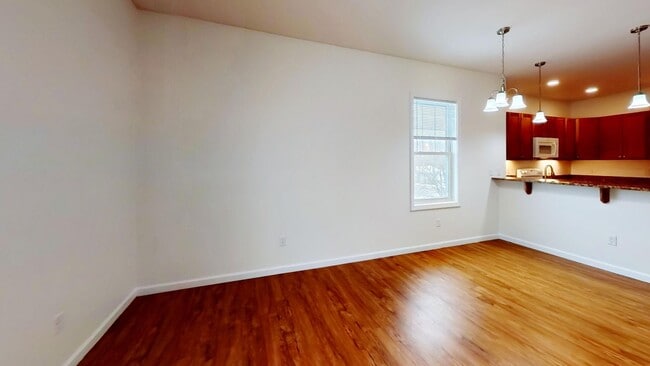 Building Photo - 2 bed, 1 bath apartment with washer and dryer included (65 Griffin Ln #202)