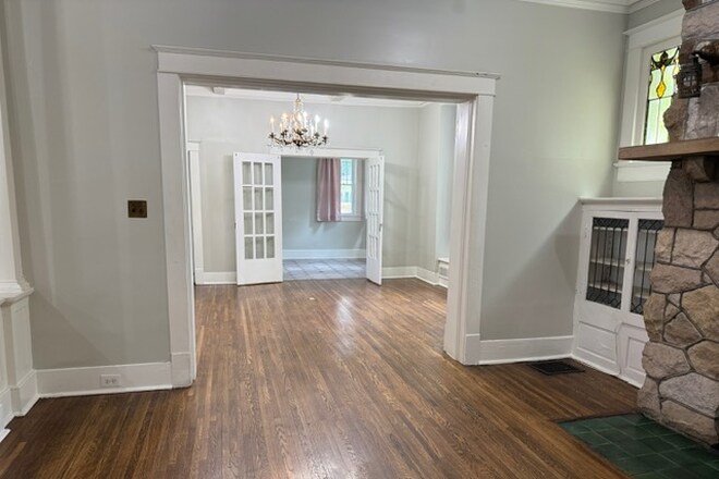 Dining Room - 122 N Evergreen St