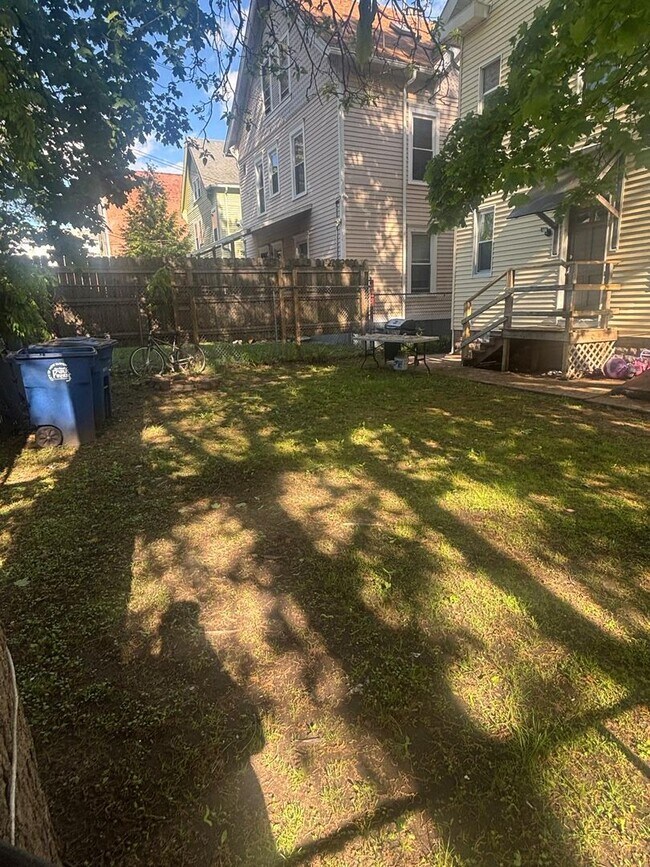 Building Photo - 37 Hotchkiss St