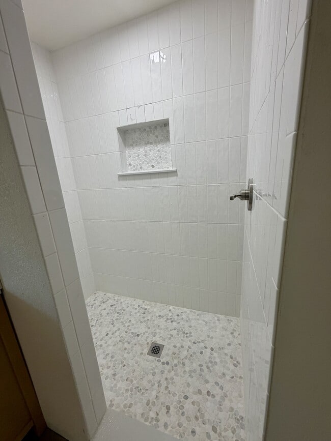 Building Photo - 725 Merrimac Dr