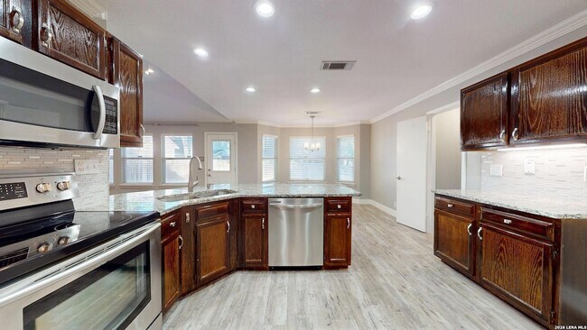 Building Photo - 1009 Crimson Cove Dr