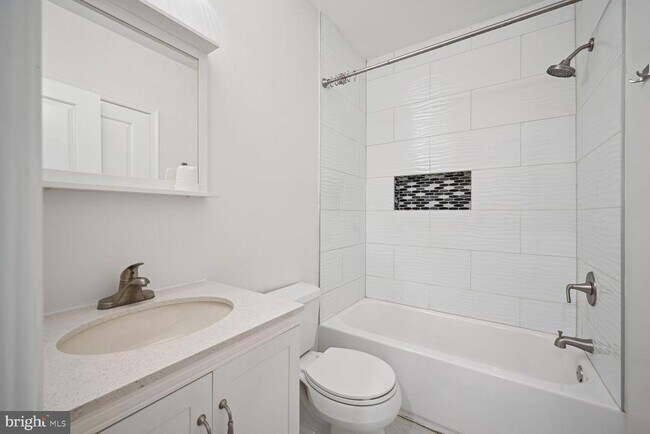 Building Photo - 1224 Holbrook St NE