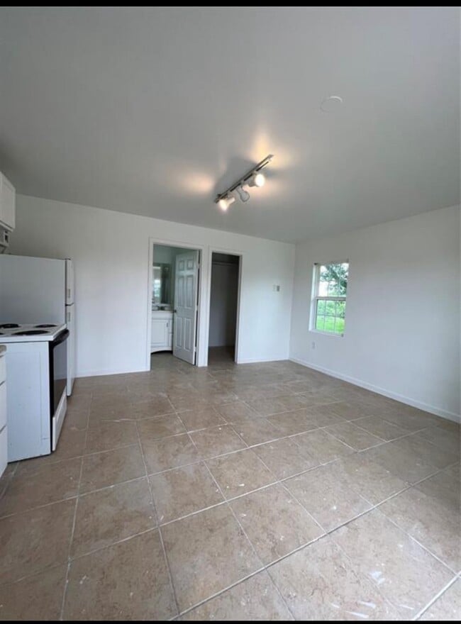 Building Photo - 6265 Highway 75