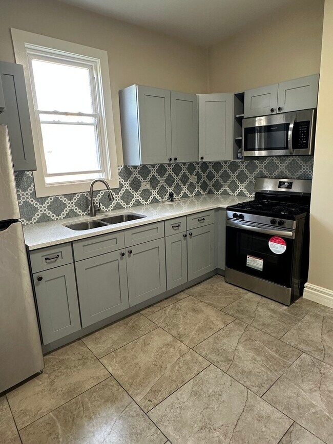 Building Photo - 1522 E 71st Pl