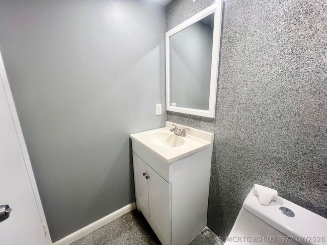 Building Photo - 517 Mansfield M