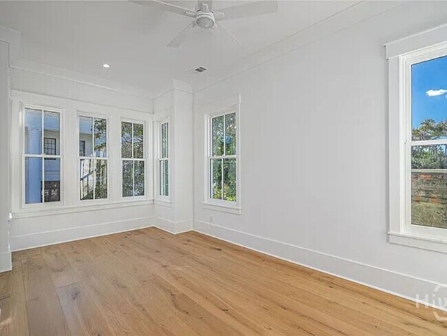 Building Photo - 312 W 38th St