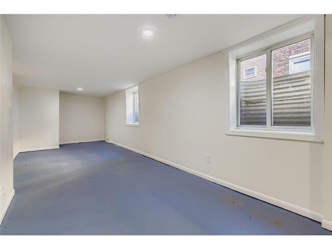 Building Photo - 1683 Minnehaha Ave E