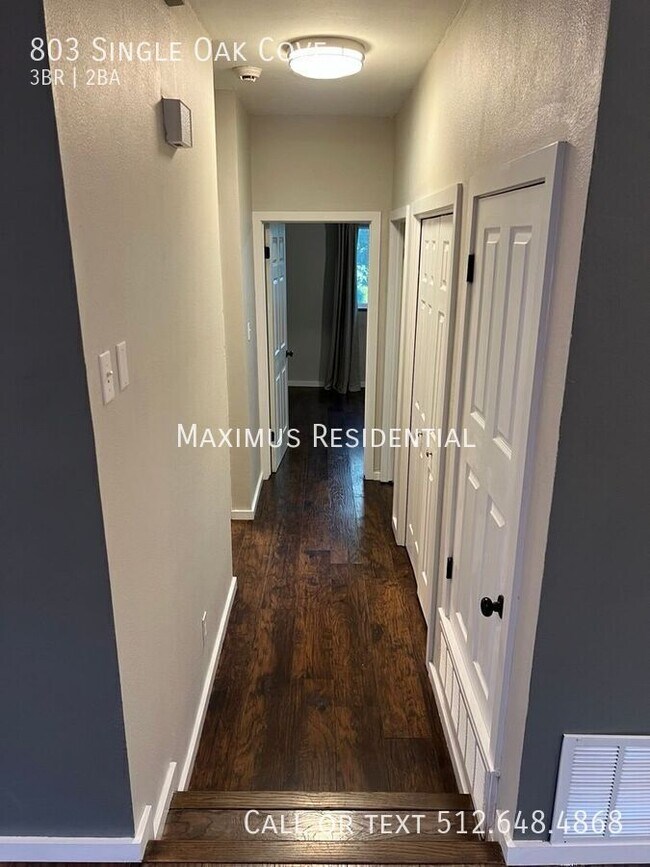 Building Photo - 803 Single Oak Cove