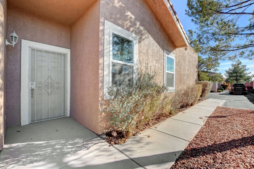 Building Photo - 2890 Red Rooster Ct