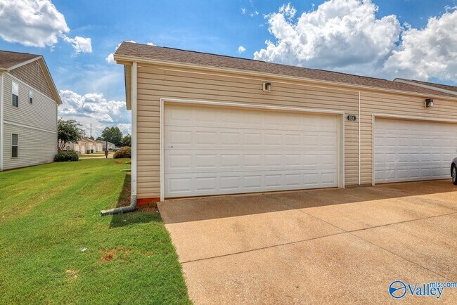 Building Photo - 324 Falling Water Ln SW