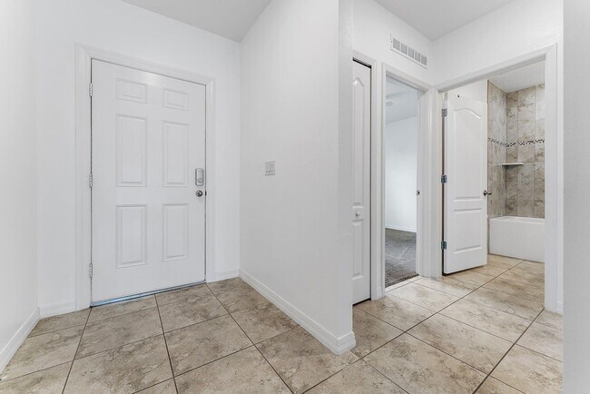 Building Photo - 1053 SW Coleman Ave