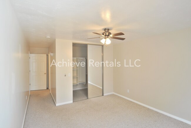 Building Photo - 637 E 950 S